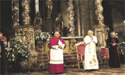 Giovanni Paolo II e mons. Giovanni M. Sartori nel Duomo di Trento il 30 aprile 1995, durante la commemorazione del 450° anniversario dell’inizio del Concilio di Trento (1546).